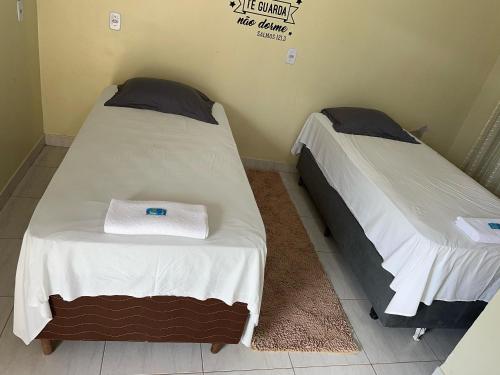 two beds in a room next to each other at Pousada Maré do Cerrado in Mateiros