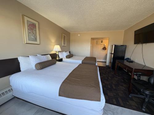 Llit o llits en una habitació de Alaskan Motel