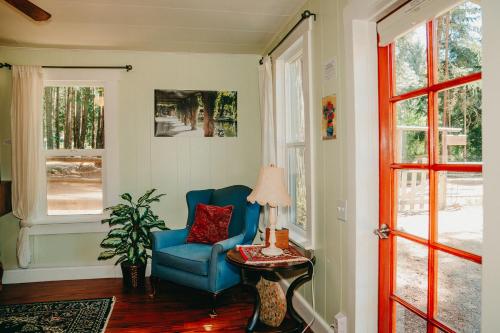 Χώρος καθιστικού στο Orchard House! Recharge at Peaceful Nature Escape
