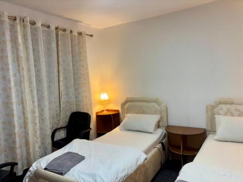 Фотография из галереи Twin Room on Green Road в городе Дадли