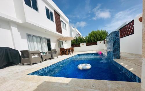 Πισίνα στο ή κοντά στο Villa Marine