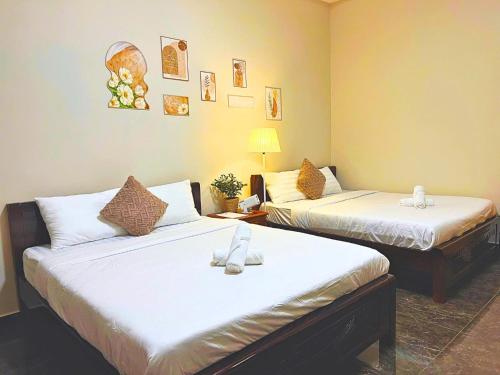 Postel nebo postele na pokoji v ubytování The Brownhaven Đà Lạt