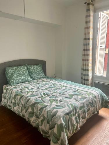 Comfort Parisian Room and Sofa Bed 1 min to Metro M4 & T3A Paris Chambre chez Habitant