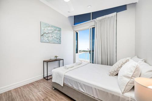 Voodi või voodid majutusasutuse Absolute Luxury on the Marina Oceanfront Modern Penthouse with Panoramic Views toas