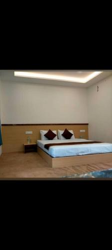 a bedroom with a large bed with pillows on it at Hotel kamal hans palace in Udaipur