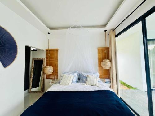 Ένα ή περισσότερα κρεβάτια σε δωμάτιο στο Villa Tropical morderne Koh Samui Jasmin