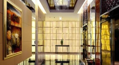 a room with a glass wall with a table in it at Chengdu Yinsheng International Hotel in Chengdu