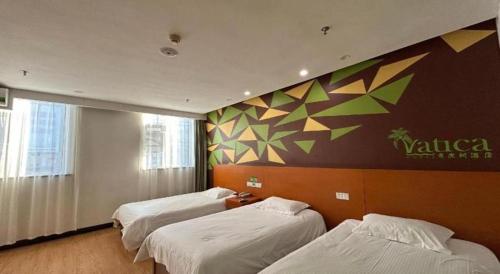 Un pat sau paturi într-o cameră la Vatica JiangsuJianguo Road Xuanwu Market Hotel
