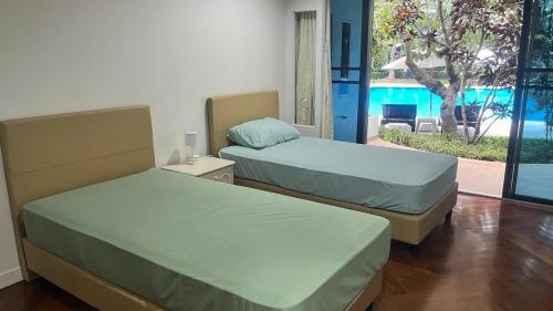 Ένα ή περισσότερα κρεβάτια σε δωμάτιο στο Beachfront two bedroom apartment