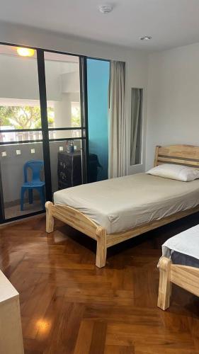 Ένα ή περισσότερα κρεβάτια σε δωμάτιο στο Beachfront two bedroom apartment