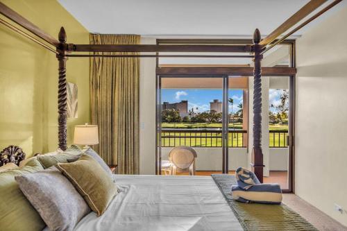 Un dormitorio con una cama con vista a un balcón. en Kaanapali Royal C202 · KRL C202 2BD on Kaanapali Golf Course w P, en Lahaina