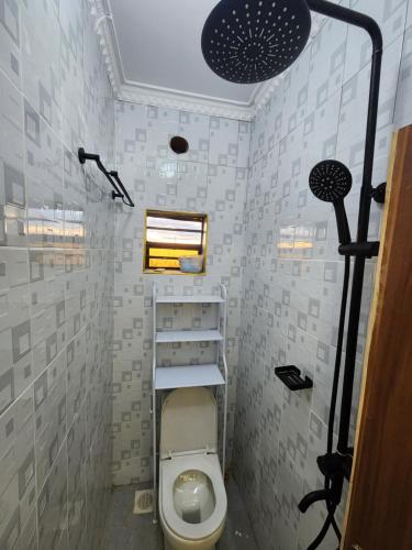 Koupelna v ubytování Nkoilale Homestay