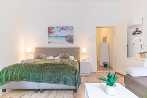 Comfy 2BR Apartment Very Central, 10 Min to Westbahnhof