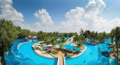 ein Resort mit einem Wasserpark mit Rutschen und Fahrten in der Unterkunft 5 Diamond in Bangkok