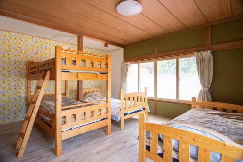 Postel nebo postele na pokoji v ubytování Atelier&guesthouse ヌクリハウス