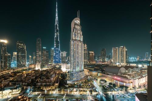 5 Min Walk Dubai Mall, Burj Khalifa & Fountain View, Gym, Pool, Burj Royale , 500MBPS Wifi