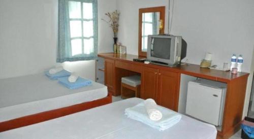 Un pat sau paturi într-o cameră la Chill Beach Resort