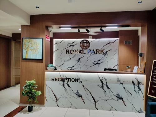 a lobby of a hotel with a marble counter at Hotel Royal Park Rooms in Vapi