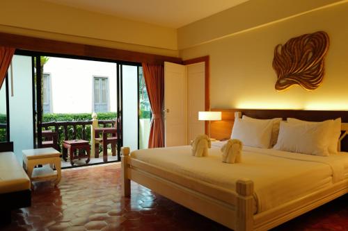 Postel nebo postele na pokoji v ubytování Bhumiyama Plus