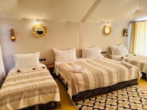 Postel nebo postele na pokoji v ubytování Sania Luxury Camp