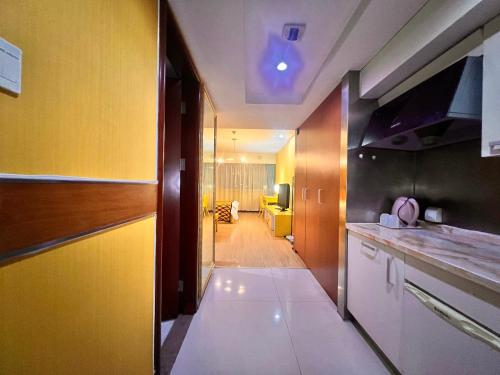 a kitchen with a hallway leading to a living room at New Jinshan Apartment in Beijing