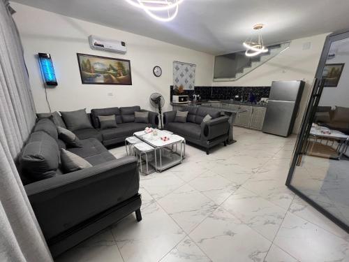 Imagen de la galería de Al Ameer Chalet-Airport, en Amán