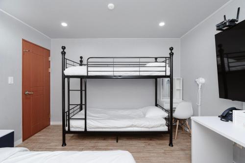 Ένα ή περισσότερα κρεβάτια σε δωμάτιο στο Chuncheon Stay