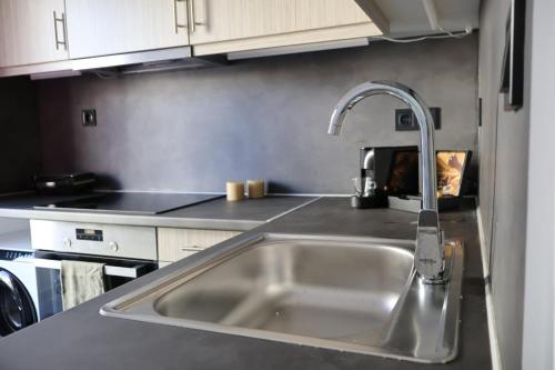 Porto Piraeus Suites Near Maniatika Metro Station-B1