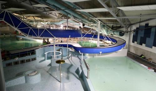 a swimming pool with a slide in a building at Trines Hjerterom in Steinkjer