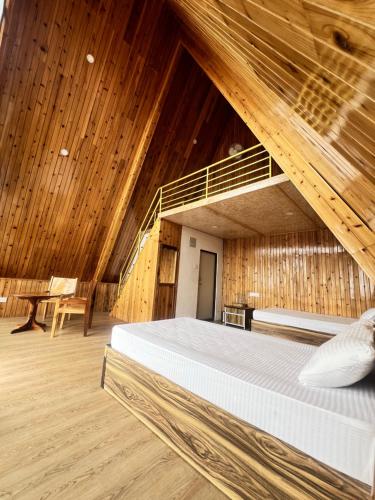 a large bed in a room with wooden ceilings at Annapurna Nature Retreat, Namchi South Sikkim in Singtām