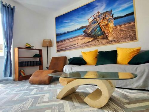 Renovated and air-conditioned 2-bedroom apartment with terrace