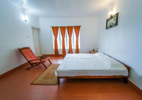 Postel nebo postele na pokoji v ubytování Viriparai Tea Bungalow Munnar by VOYE HOMES - Surrounded by Tea Plantations