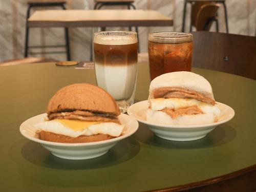 Jídlo v hotelu nebo okolí