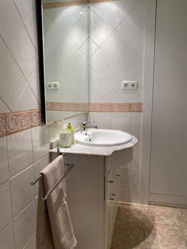 a bathroom with a sink and a mirror at Lovely 2 bedrooms apartment main square Plasencia in Plasencia