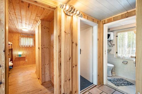 Ένα μπάνιο στο Bungalow 6 - Finnhütte