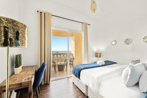 Кровать или кровати в номере FIRST CLASS Studio Panoramic Sea Views