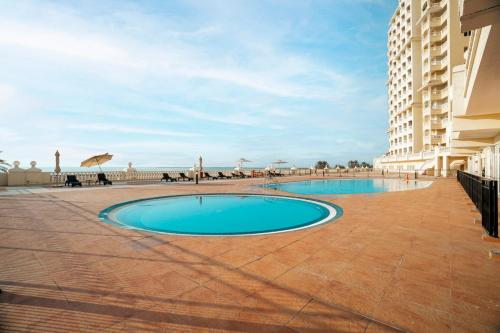 Бассейн в FIRST CLASS Studio Panoramic Sea Views или поблизости