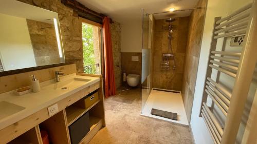 a bathroom with a sink and a shower at Gîtes OSTAL de Marcillac avec piscine - Le Pigeonnier in Capelou