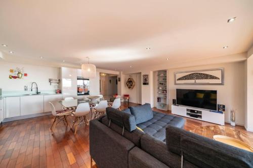 Wonderful sea-view 5-room apartment