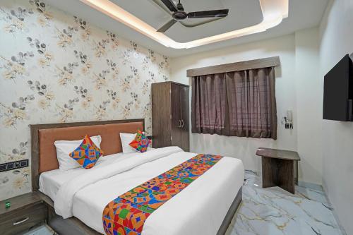 a bedroom with a large white bed in a room at FabHotel Aurika Retreat in Indore