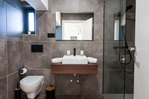 Phòng tắm tại Chalés Avelino Carolino l com Roteiro incluído