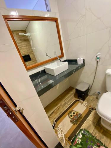a bathroom with a sink and a mirror at Casa Alvorada in Flecheiras