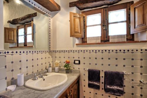 Koupelna v ubytování Villa Calcinaio by PosarelliVillas