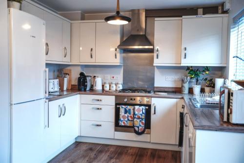 Kuchyň nebo kuchyňský kout v ubytování Norwich, Lavender House, 3 Bedroom House, Private Parking and Garden
