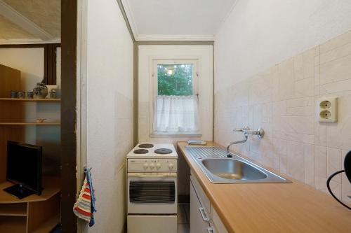 a small kitchen with a sink and a stove at Bungalow 35 - Kimbucht in Reichendorf
