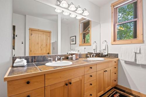 Ένα μπάνιο στο RMR: Moose Creek 17 Condo in Teton Village