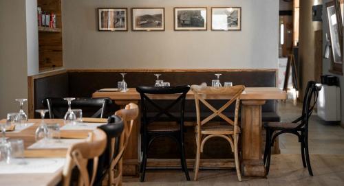 Un restaurante o sitio para comer en Locanda Valmorel