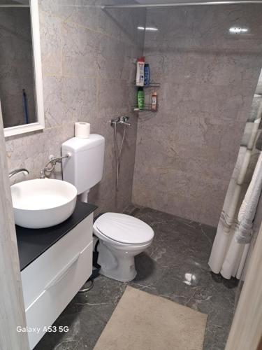Ένα μπάνιο στο Apartman hukanovic
