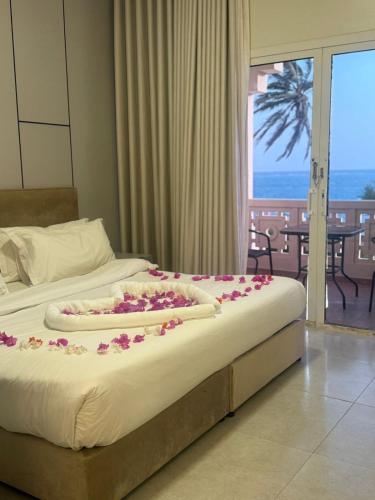 a bedroom with a bed with flowers on it at Radwa Ramadh Resort in Yanbu