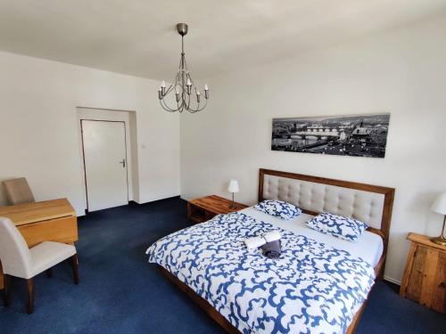 Local Zizkov Room - Near City Center